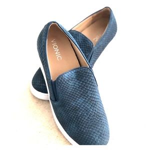 2 pair of Vionic shoes (size 8)